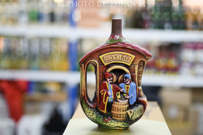 新疆巴克圖口岸絲路文化城,格魯吉亞紅酒亮了,包裝如同藝術品